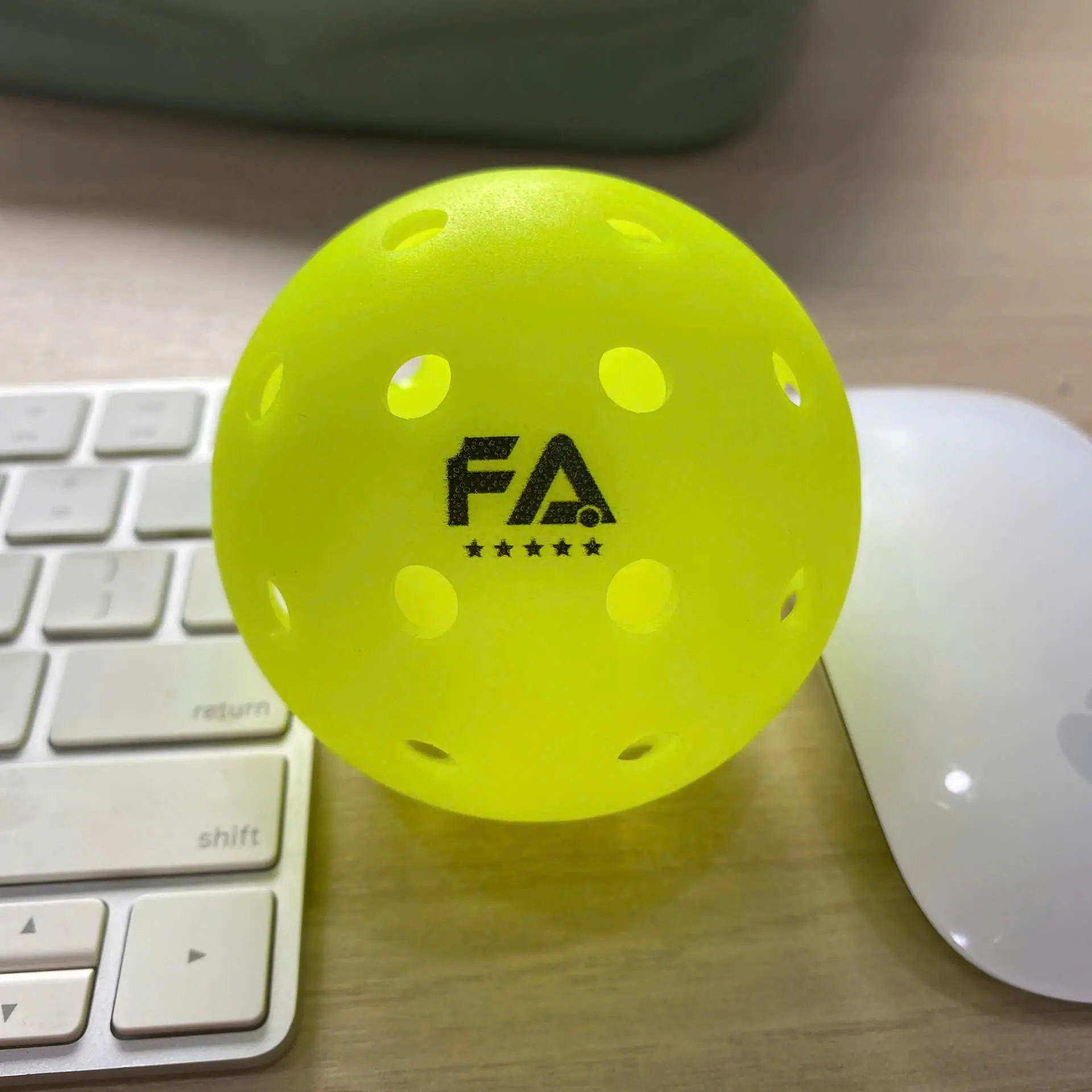 (Chính Hãng FA) Bóng PickleBall Tiêu Chuẩn Thi Đấu (USAPA), Nhựa PE Cao Cấp giúp bóng siêu bền, Không Rung Lắc, Độ Nảy Ổn Định, Chống Va Đập Nứt Vỡ, độ chính xác tuyệt đối