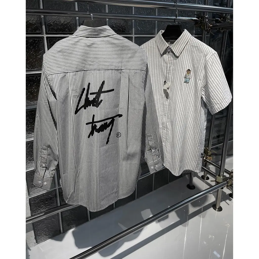 Áo Sơ Mi Nam Nữ UNISEX  Sọc Xám Đen Họa Tiết Chữ Chuôt Trắng Liệu Lanh UMI Mềm Thoáng Mát Form Áo Dày Dặn Menswear Shirt Kem Có Cổ
