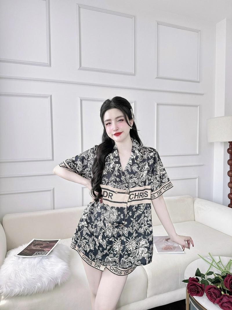 Product Introduction of Đồ bộ đùi lụa Latin fom vest 4 cúc bọc - size dưới 70kg  Women 12