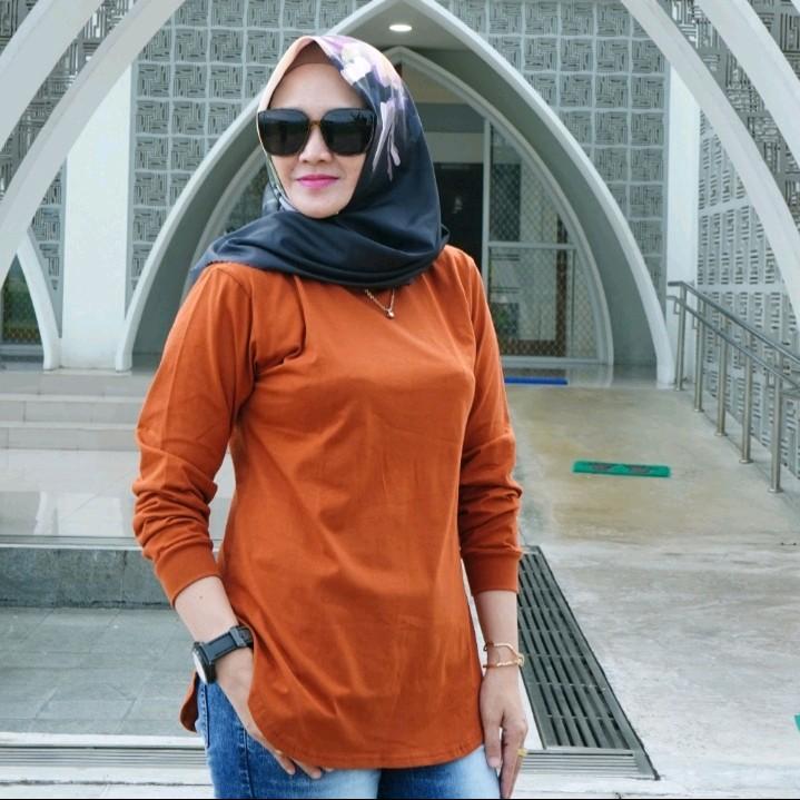 Kaos Polos Oval Perempuan Berhijab - Model Santai Hitam - Combed Katun Nyaman 1