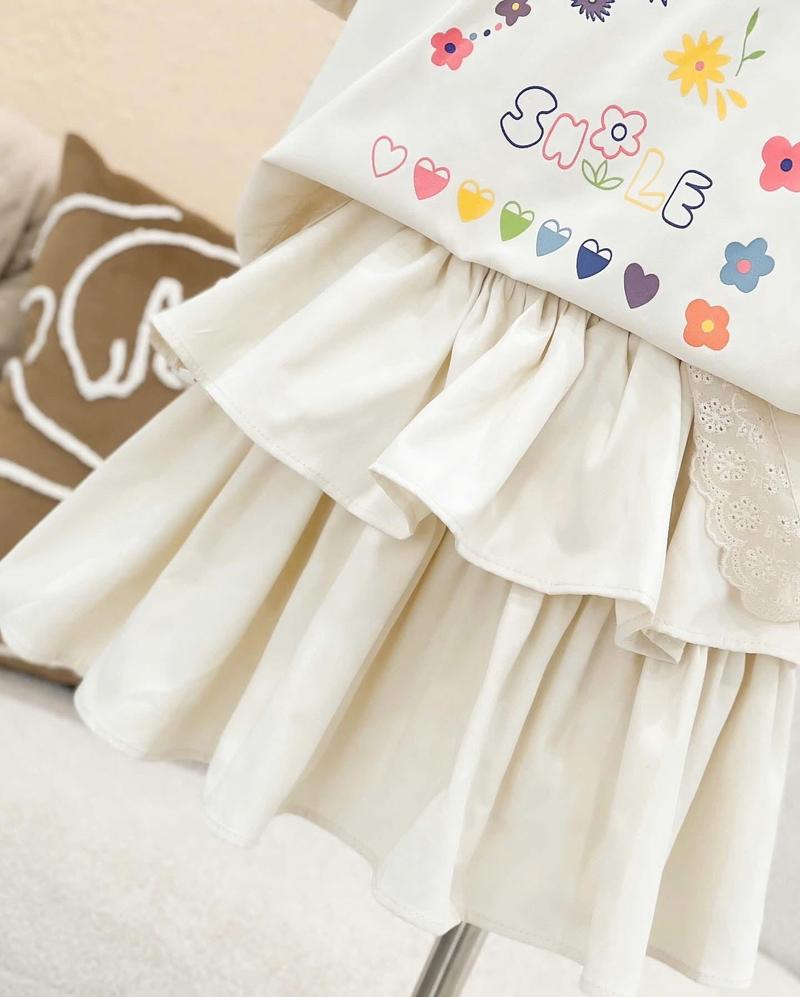 Product Introduction of Set áo linen cổ viền ren tay bồng in hoạ tiết cute phối chân váy xoè tầng cạp chun màu be mùa hè (loại 1) 20