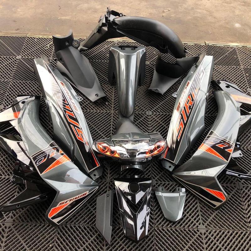 Dàn áo sirius màu xám ghi phối đen, chưa kèm pha đèn, dán sẵn tem.