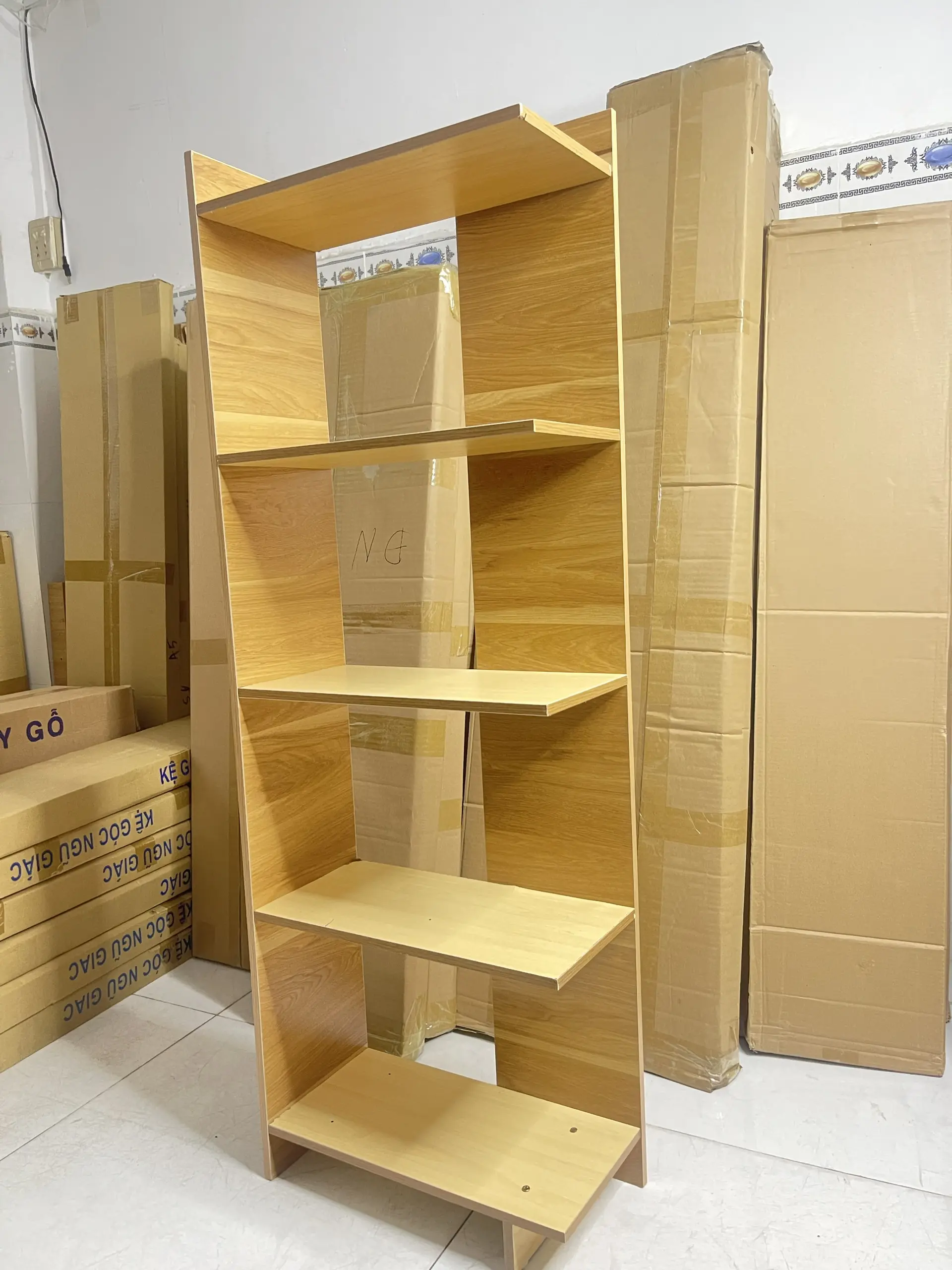KỆ GÓC TƯỜNG,kệ sách gỗ 5 tầng MÀU GỖ 20CM