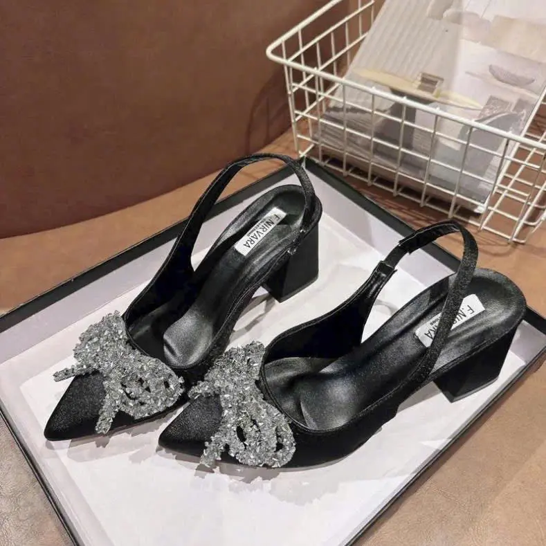 GIÀY CAO GÓT MŨI NHỌN ĐẾ VUÔNG CAO 5CM NƠ ĐÁ SANG TRỌNG ma21