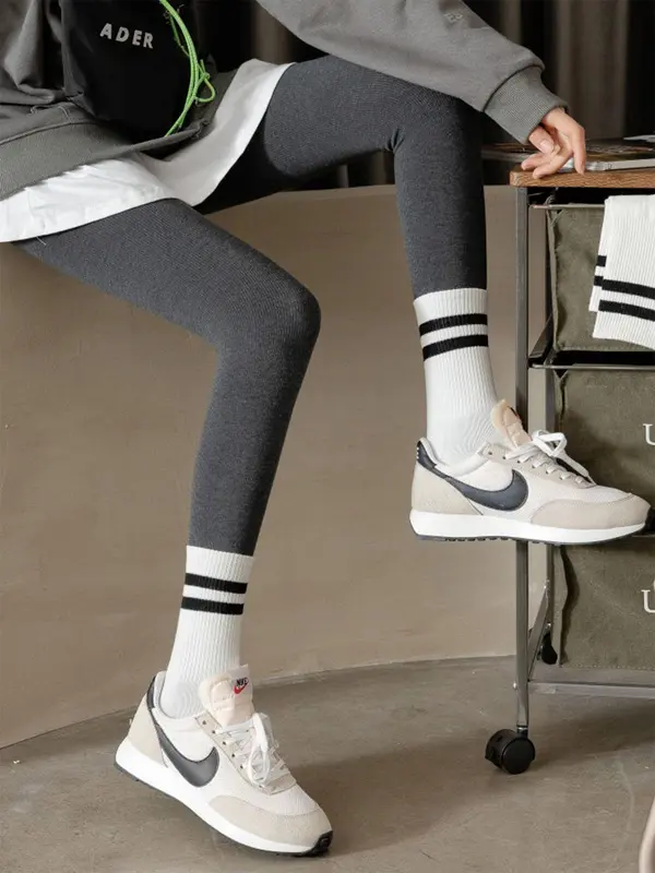 Unisex's Stripe Pattern Mid-Calf Socks, Vintage Trendy Casual Comfortable Breathable Socks for Daily Wear, Soft Socks for Men & Women 2