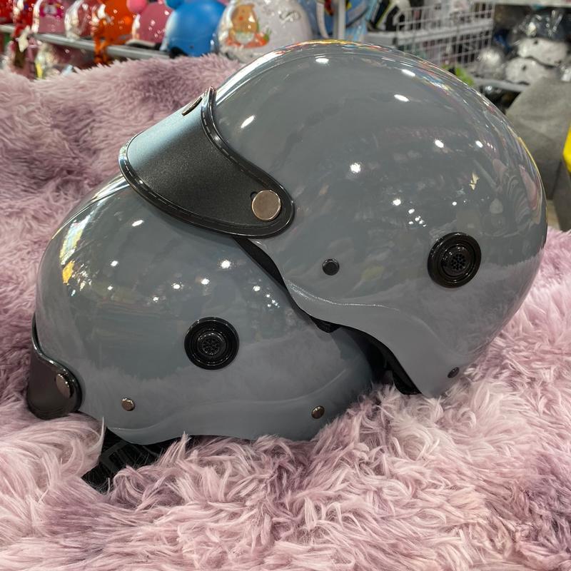 Mủ bảo hiểm : COM BO 2 nón có nút thông gió thoáng mát -giá siêu rẻ cho tất cả mọi lứa tuổi . Mũ Bảo Hiểm Helmet NÓN NGƯỜI LỚN .