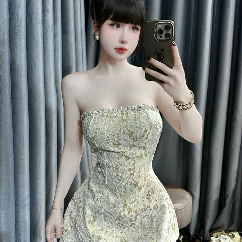 Đầm cúp ngực ren đính đá dáng chữ A