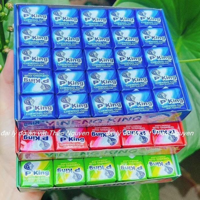 1 khay kẹo nhai sing gum King trái cây thơm ngon, thanh mát  gồm 3 hương vị : vị dưa hấu, vị dâu, hương thơm trắng răng