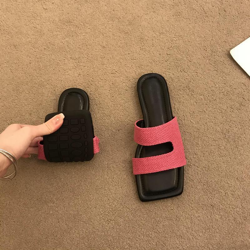 Product Introduction of Flat slippers for women wear simple vacations outside the summer 2