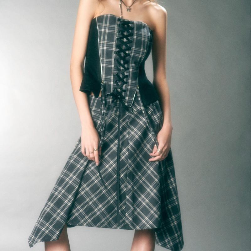 Chân váy dáng lửng tà bất đối xứng INTO.EIGHT thiết kế (CLOVER SKIRT) 5