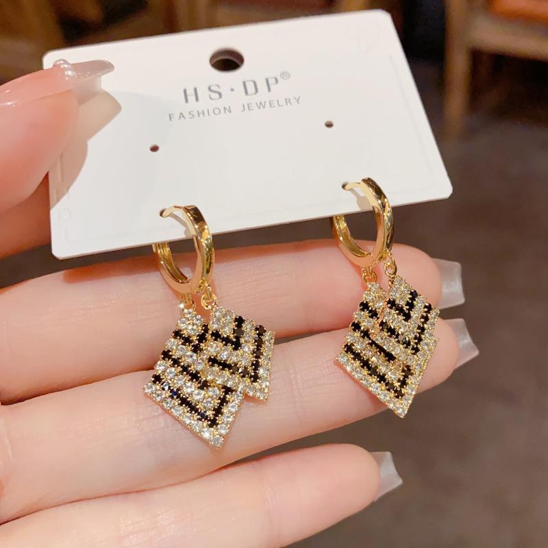 Product Introduction of Autumn and Winter New, Double-Layer Striped Contrast Color Diamond Ear Clip Women, Exquisite Fashion All-Match Design Tassel Earrings 7