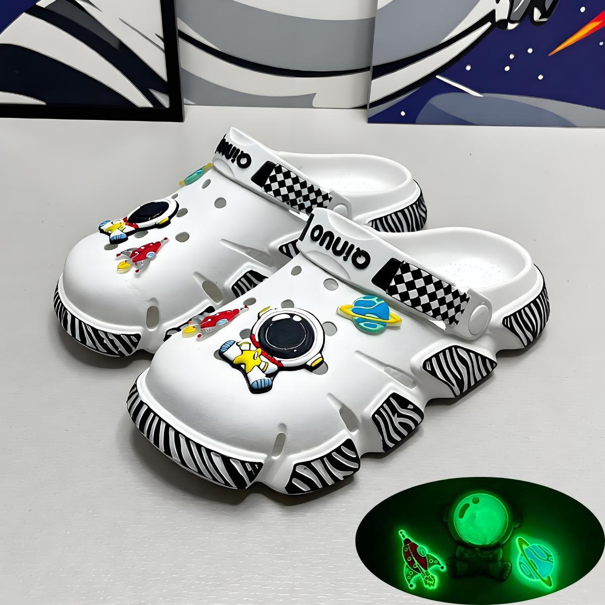 HappySandal Sandal Bakiak Pria Stylish Anti Selip Desain Kartun One Piece Bahan Karet Ringan Tebal Tahan Lama Cocok untuk Jalan Jauh