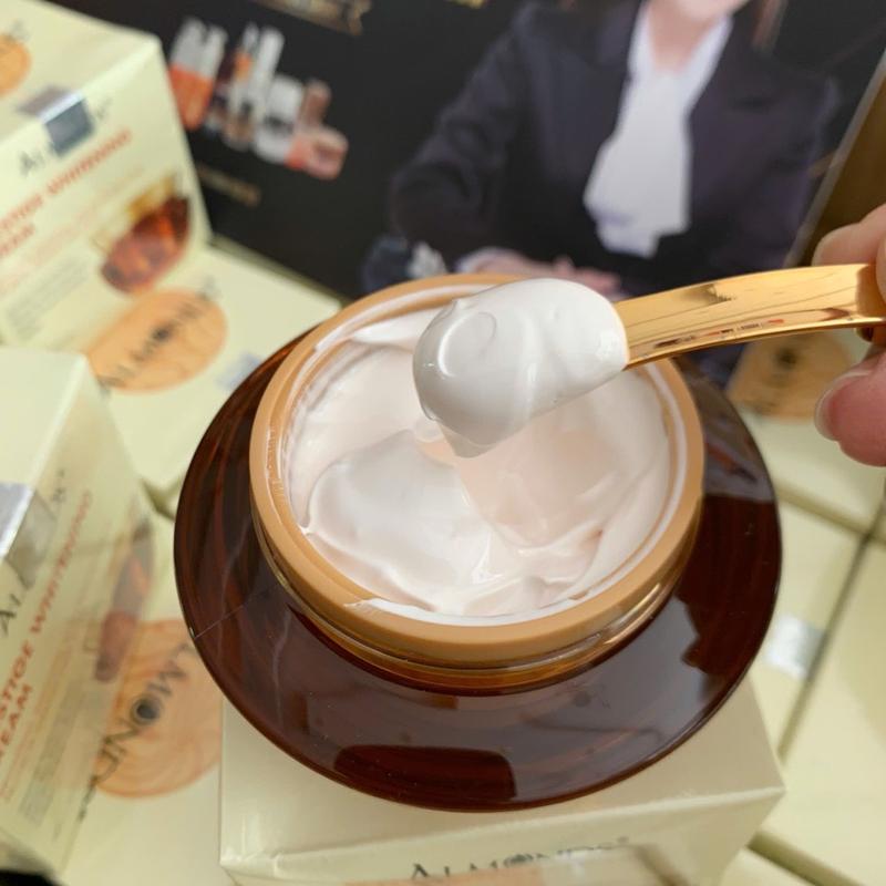 Kem sen tuyết dưỡng da ban ngày 1