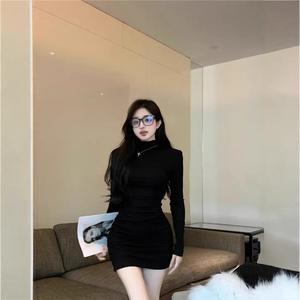 [LUNE]スリムフィットボディコンドレス秋の新しい女性のショートドレスプチ日付の衣装ホットガールモックネック長袖ドレストレンディ