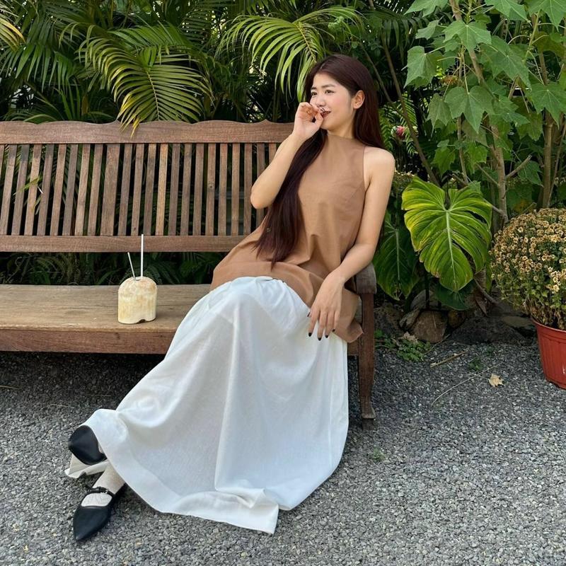 Áo linen cổ yếm nút bọc xẻ lưng sau [Một Mẩu House]