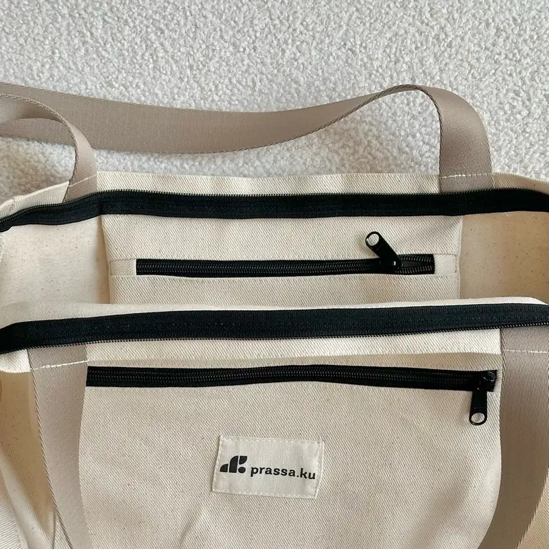 Prassa.ku | Gezi Bag - Zipper | Oversized Totebag Pria Wanita | Tas Tambahan Koper Travel Bahan Canvas Banyak Kantong 7