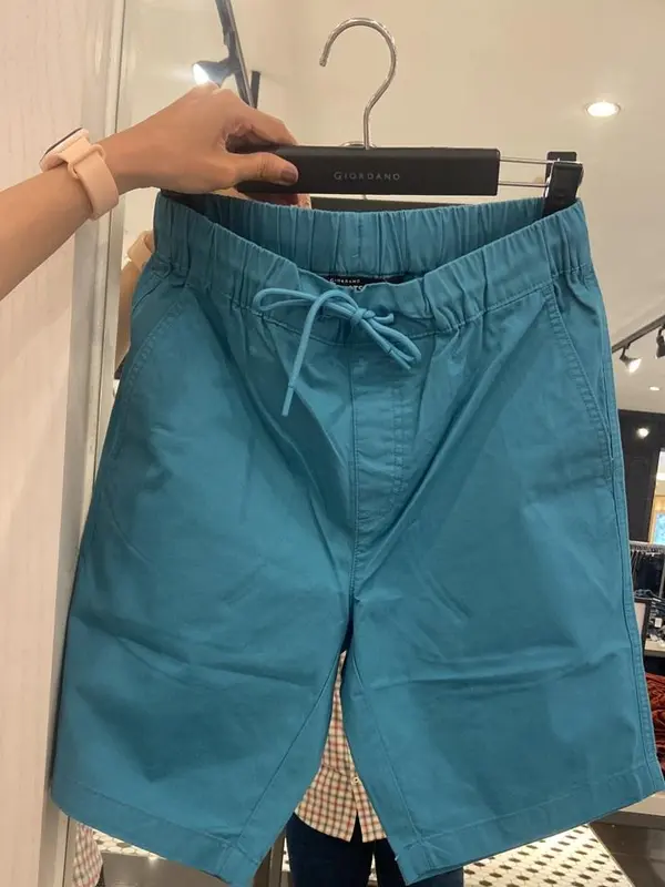 Giordano Drawstring Short Unisex Cream, Yellow and Black Color Celana  Shorts  Pria  Katun 1