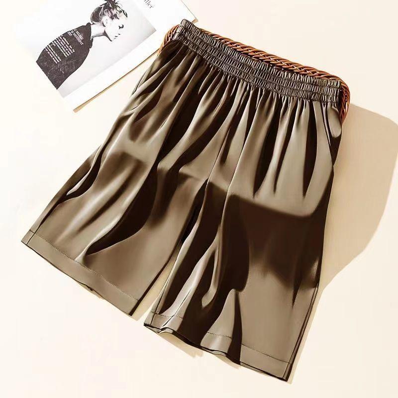 Product Introduction of Summer large size 300 pound shorts men's loose thin ice silk casual and fashionable five-point pants 2