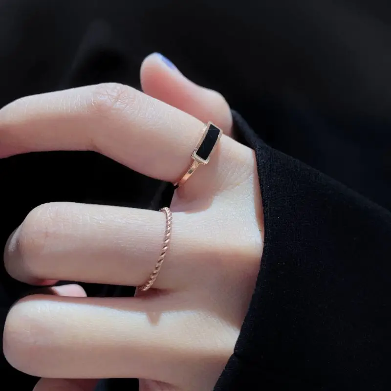 Cincin Titanium Model Persegi Panjang Warna Hitam - Rings 3