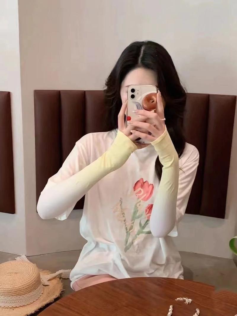Product Introduction of 2025 Summer Men and Women Ice Sleeves Sun Protection Gradient Arm Sleeves UV Protection Cool Thin Extended Ice Silk Arm Sleeves Driving Hand Protection 4