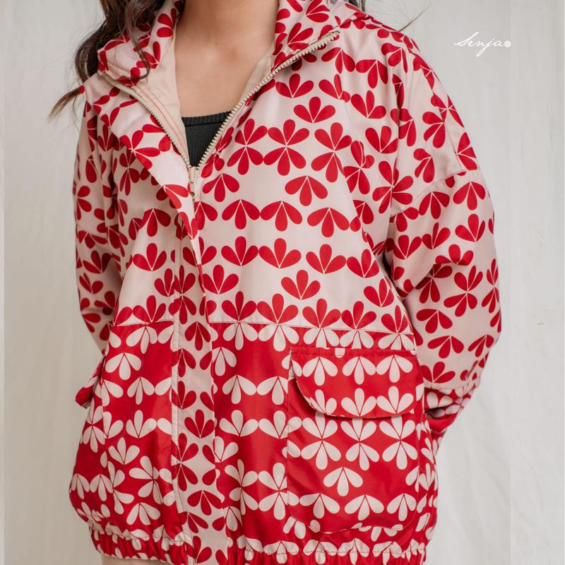 Vintage Red Jaket / jaket / senjaclothes.id / jaket parasut / premium / Panjang / Nyaman / Merah / Wanita Muda 2