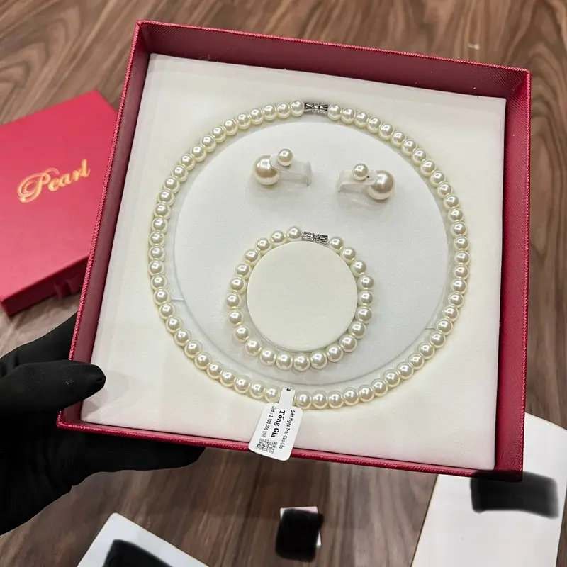Set ngọc trai 3 món 8 ly( bông tai + vòng cổ+lắc tay) full box đỏ như hình , phù hợp mọi trang phục 1
