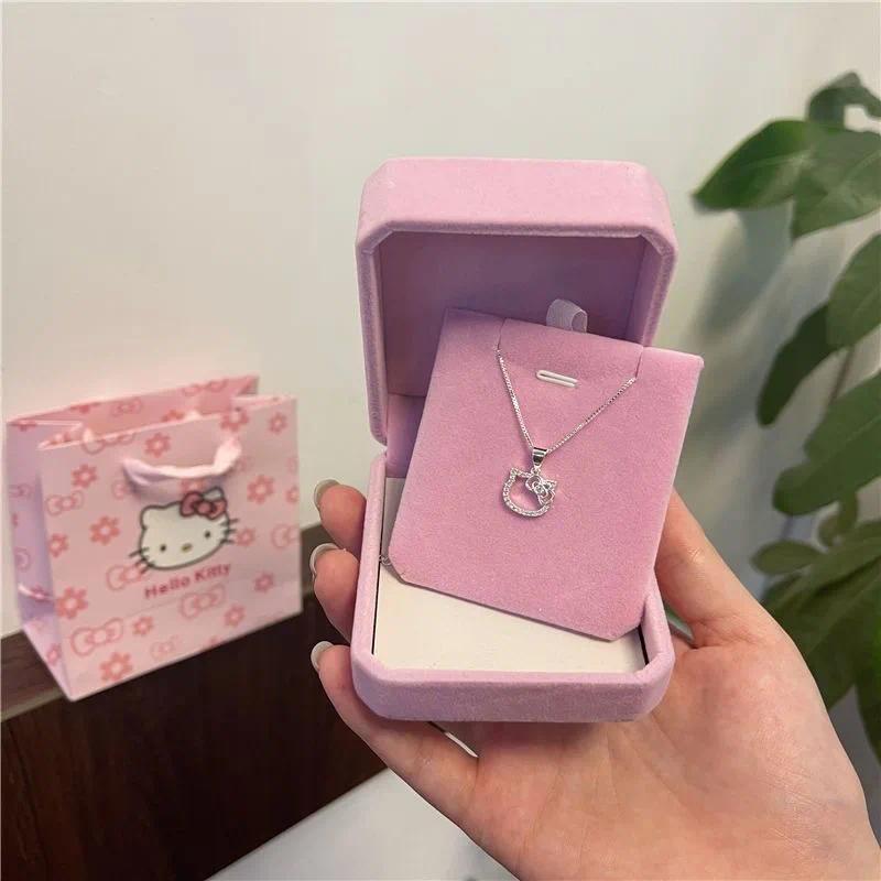 Product Introduction of Vòng Cổ Pha Lê Màu Hồng, Sanrio, Dây Chuyền Trang Sức Anime Hợp Kim Màu Bạc Quyến Rũ Nữ, Phụ Kiện Valentine, Thích Hợp Làm Quà Tặng Cho Bé Gái 4