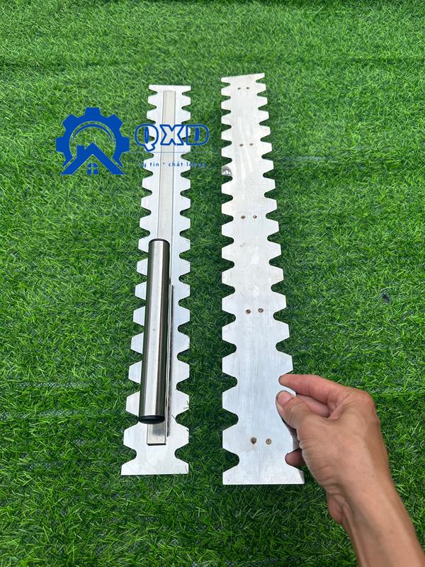 Bàn Gạt Răng Cưa INOX Chuyên Dùng Lát Gạch Nền Rộng 7cm Dài 60cm Răng Sâu 1.5cm -Bàn Gạt Cao Cấp Mặt Sau Phẳng