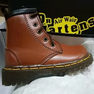 Docmart anak 5 hole warna choco tan