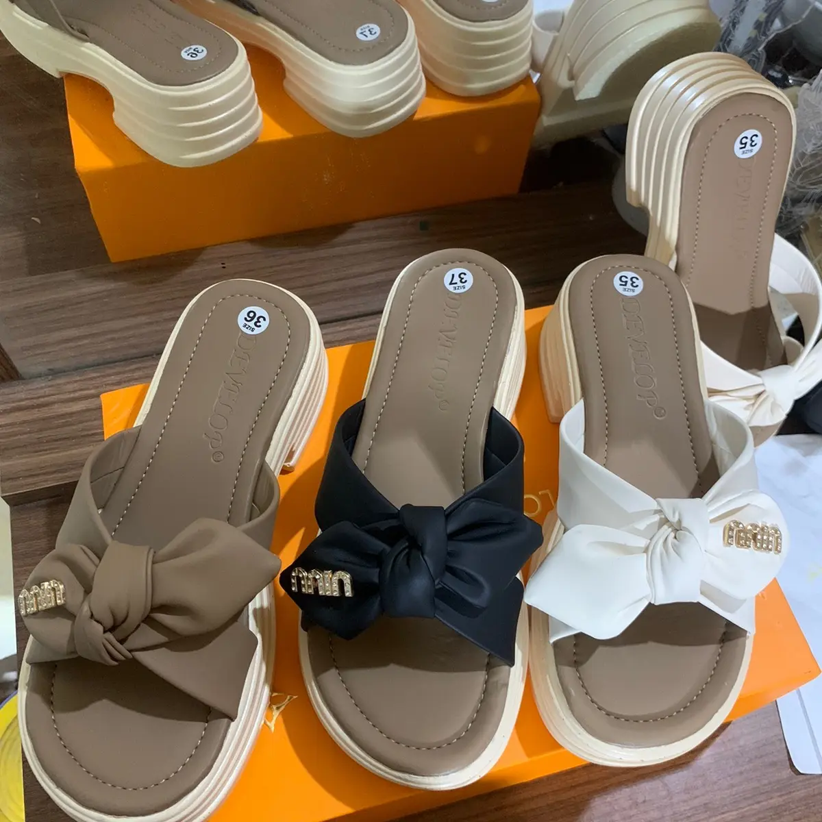 Dép 5cm  đế pu nhẹ quai da mềm có gắn mác Shoes DéP Nữ