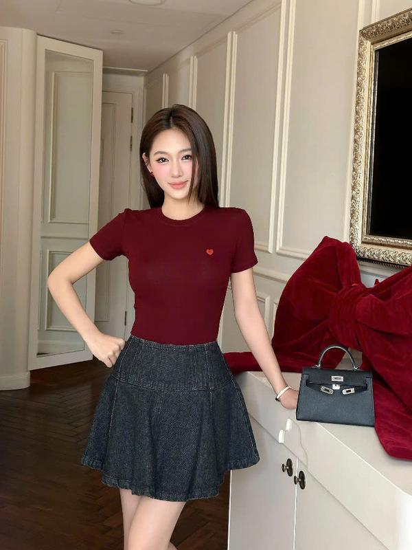 Áo thun tay ngắn cổ tròn charm tim nhỏ COCOBEBE