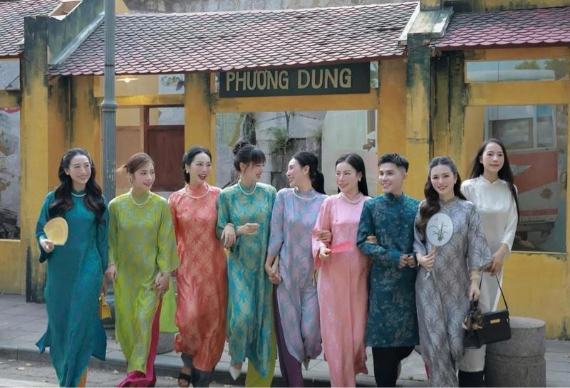 Product Introduction of Áo Dài Lụa Gấm Cao Cấp Thọ Dơi, Mặc Tết Đi Chơi, Dạo Phố, Chụp Ảnh Cực Đẹp 44