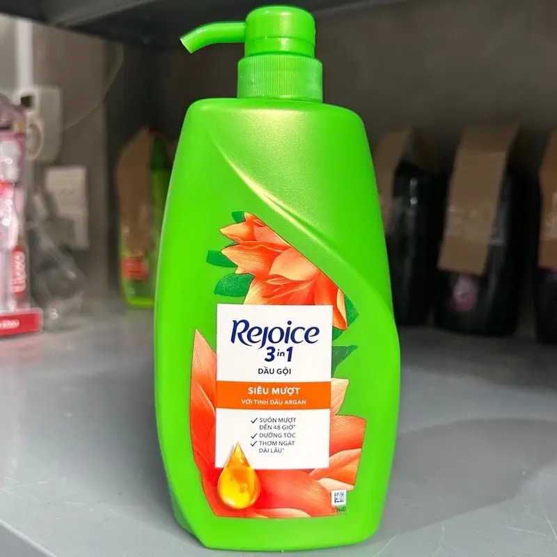 Dầu gội Rejoyce mềm mượt 900ml.