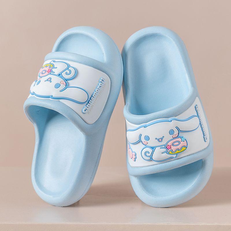 Dép Đi Trong Nhà Trẻ Em, Sanrio Siêu Mềm Và Dễ Thương, Hàng Mới Về 2024, Thích Hợp Cho Mùa Hè, Thiết Kế Dễ Thương Cho Bé Gái, Dép Xăng Đan Bé Gái Chống Trượt Khi Tắm, Cảm Giác Đi Bộ Trên Mặt Đất 2