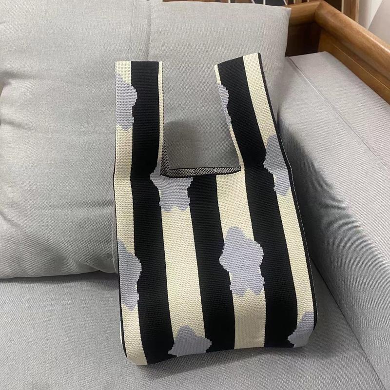 Product Introduction of Ins Internet Celebrity Handbag for Women Knitted Bucket Bag Korean and Japanese Style Versatile Handheld Casual Tote Bag Lunch Bag 1
