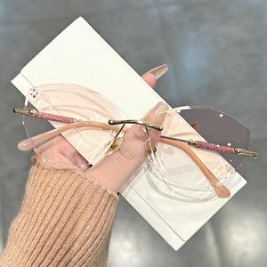 ファッショナブルな読書メガネ、女性用トレンディな透明レンズ眼鏡、仕事用や日常服の装飾、学生の日常使用に最適