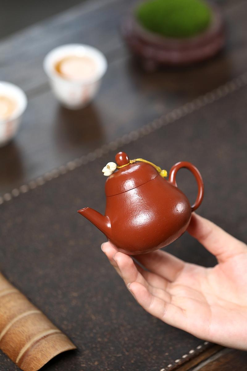 Product Introduction of # Zisha Teapot# [Lifetime Fidelity] Yixing Zisha Teapot Pure Handmade Famous Authentic Tea Making Large and Small Capacity Tea Set Yixing Zisha Teapot Famous Handmade Raw Ore Small Coal Kiln Cinnabar Sand Small Autumn Water High-End Teapot 20