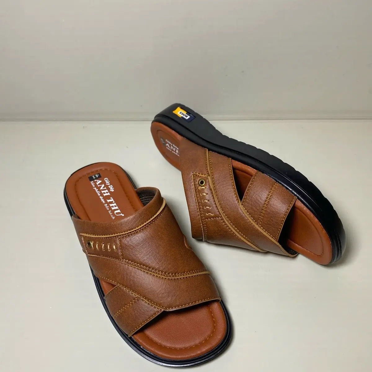 Dép nam quai ngang đế PU chống trơn trượt hiệu BOSS cao 4cm phù hợp mọi lứa tuổi, màu(bò nâu đen), mã B1