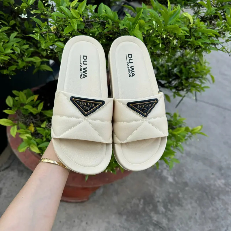 Dép quai ngang nữ đế 3cm chất liệu EVA siêu nhẹ- đế chống hơn trượt-êm chân thoáng mát  ( QUAI NGANG NỮ TAM GIÁC MÀU TRÀ SỮA) Slipper DéP 0