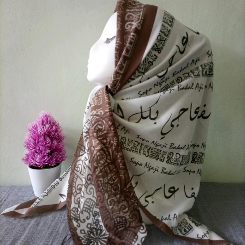 Kerudung Santri Tulisan Arab Mutiara Hikmah Jilbab Pesantren Santriwati Motif Arab Pegon 3