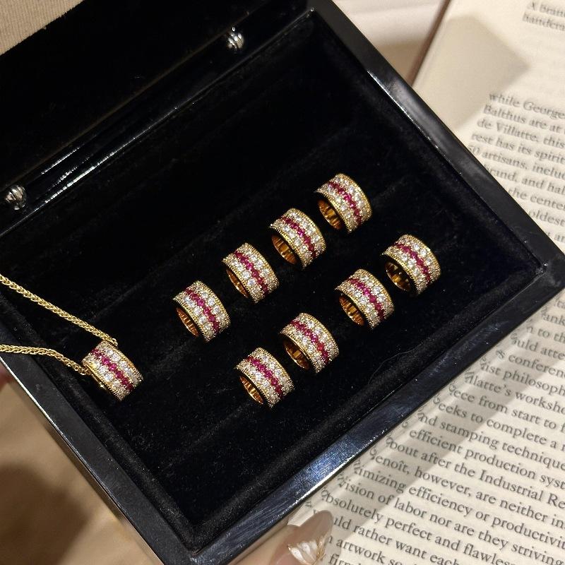 Product Introduction of Light Luxury High-Grade Mid-Ancient Style Color Inlaid Ruby Three-Row Drill Ring Necklace Fashion Luxury Elegant Outfit 2