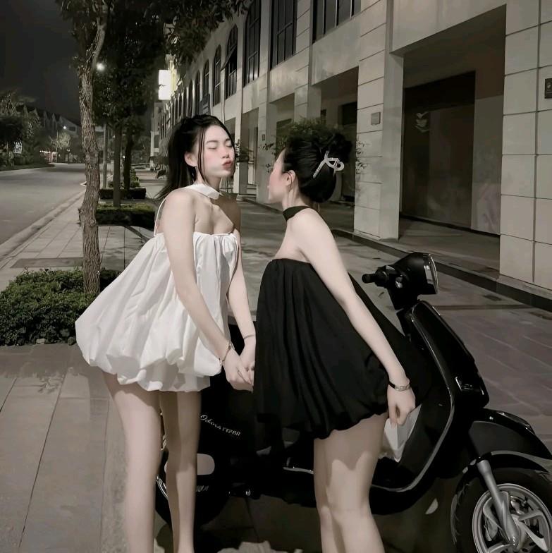 Set đồ xinh Áo Kiểu Choàng Cổ Dáng Phồng Kèm Quần Sort Dáng Trái Bí Nữ