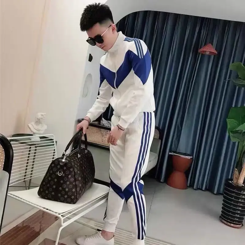 Bộ thu đông phối chéo được làm từ chất vải poly 2 da bề mặt vải mịn , có độ co giãn nhẹ . Có thể giặt tay giặt máy thoải mái không sợ bông xù . Đủ size từ 48-82 1