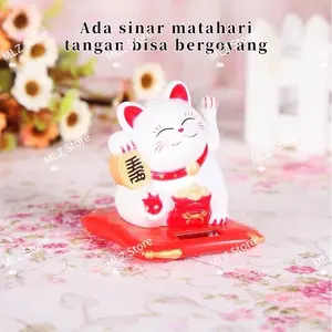 Lucky Cat Maneki Neko Solar Gerak – Kucing Hoki Pembawa Rejeki Pajangan Dashboard Mobil & Meja Kerja