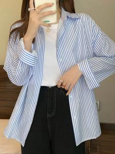ストライプ柄のレディースカーブヘムシャツ、夏のカジュアルなオープンフロントロングスリーブトップ、日常着のレディース服、ブラウス