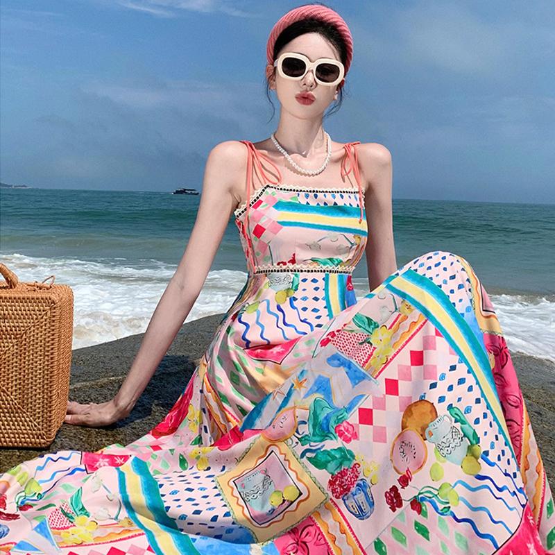 Gaun Wanita Tanpa Lengan Berpinggang Tinggi dengan Motif Warna-warni, Hem Lebar, dan Tali Bahu Gaun Wanita Tanpa Lengan Berpinggang Tinggi dengan Motif Warna-warni, Hem Lebar, dan Tali Bahu