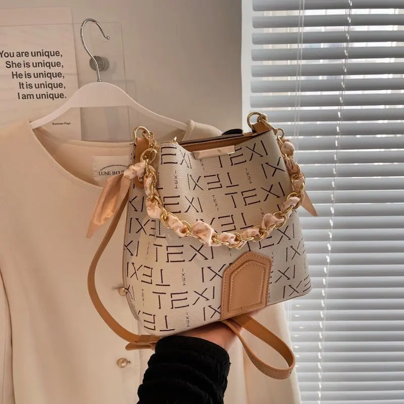 Women's Bag 2025 New Printing Color Contrast Chain Shoulder Bag Retro Commuter Large Capacity Leisure Bucket Bag Messenger Bag