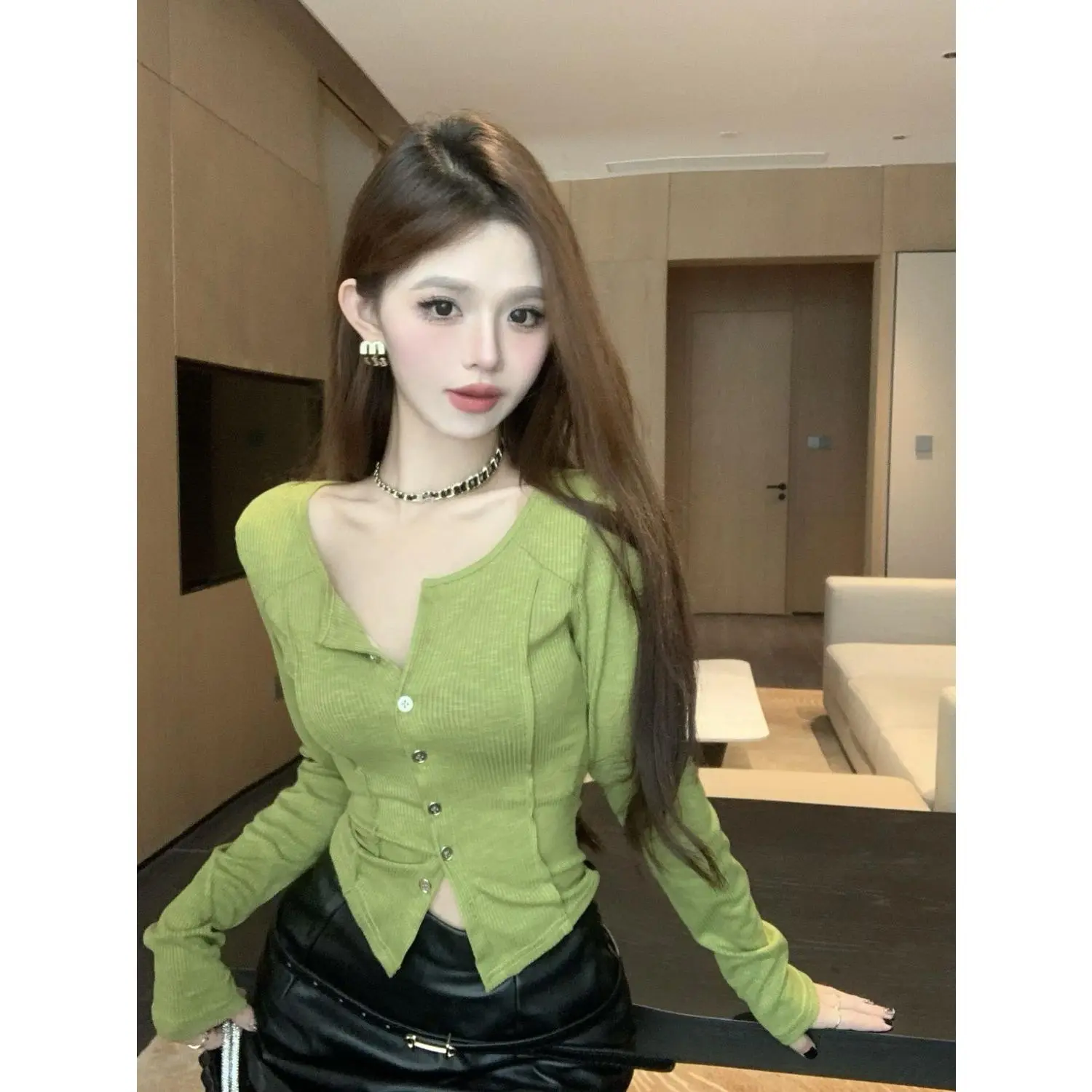 Áo Thun Dài Tay, Màu Xanh Lá Cây, Cổ Áo Hở Nửa, Dành Cho Nữ, Bộ Sưu Tập Mùa Thu Và Mùa Đông, Hàng Mới Về, Phong Cách Cô Gái Nóng Bỏng Thuần Khiết, Áo Croptop Ôm Sát, Áo Sơ Mi Lớp Nền Bên Trong Women Shirt