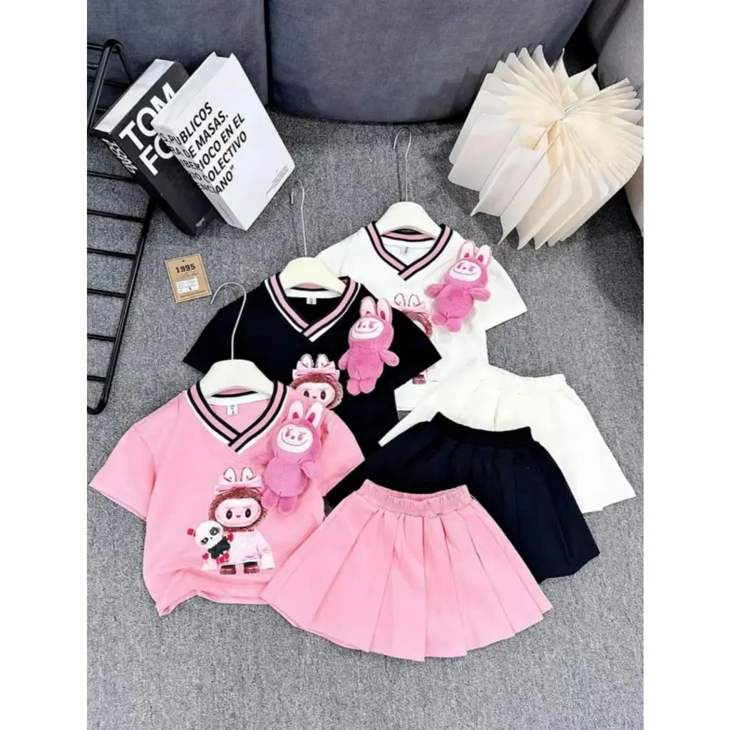 Set váy cổ tim in hình labubu cho bé gái từ 12-45kg không kèm gấu, chất vải mềm mát, hàng may kĩ.