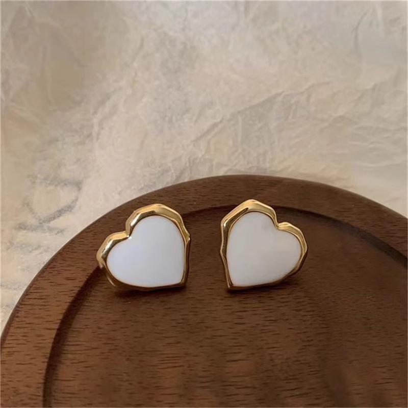 Product Introduction of S925 Silver Needle New Niche Design Heart-shaped Earrings Elegant All-match Small Fresh Earrings Earrings 21